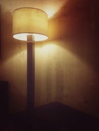 lampka w salonie